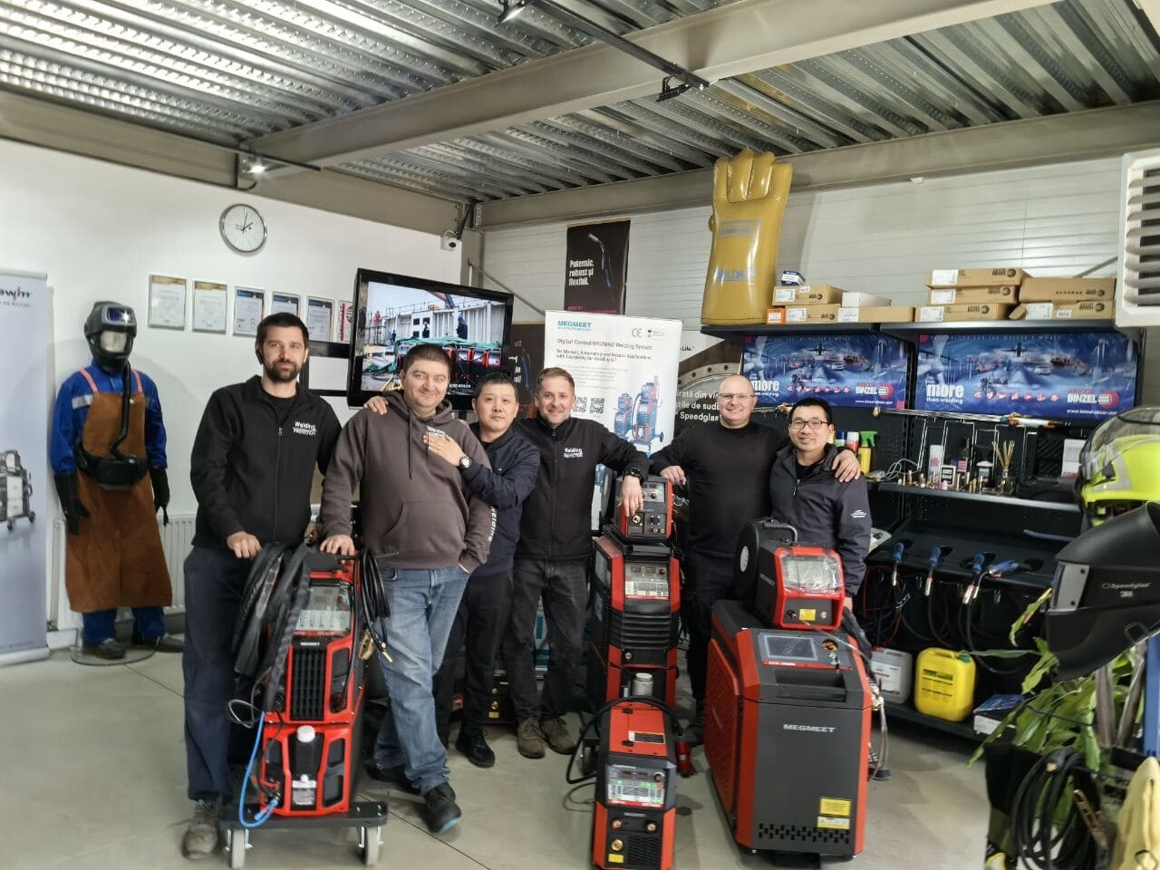 Megmeet Welding Technology team and Welding Protection team.jpg